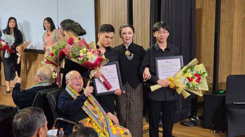 Fievel dan Michael Tampil Memukau di Jaya Suprana Institute Fievel dan Michael Tampil Memukau di Jaya Suprana Institute