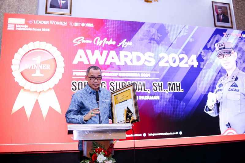 Harumkan Pasaman, Kajari Terima Penghargaan SEVEN MEDIA ASIA AWARDS 2024 Harumkan Pasaman, Kajari Terima Penghargaan SEVEN MEDIA ASIA AWARDS 2024