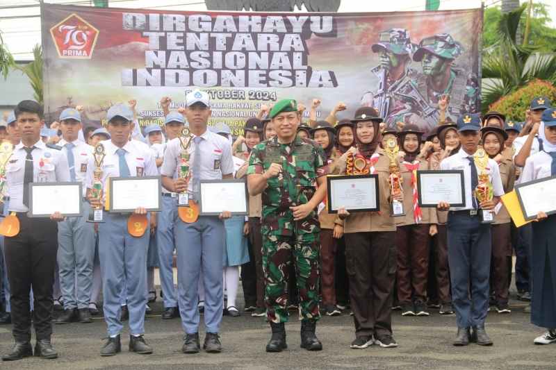 Peringati HUT Ke-79 TNI, Kodim 0410/KBL Menggelar Lomba PBB Tingkat Pelajar SMP dan SMA Peringati HUT Ke-79 TNI, Kodim 0410/KBL Menggelar Lomba PBB Tingkat Pelajar SMP dan SMA
