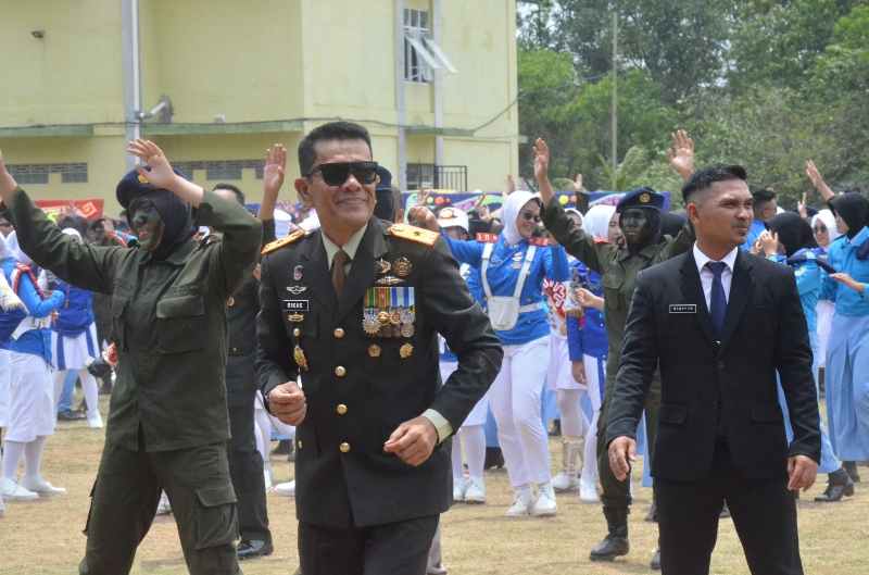 Danrem 043/Gatam Tutup Diksar Kedisiplinan Dan Kepemimpinan Siswa SMA Kebangsaan Angkatan 12 Danrem 043/Gatam Tutup Diksar Kedisiplinan Dan Kepemimpinan Siswa SMA Kebangsaan Angkatan 12