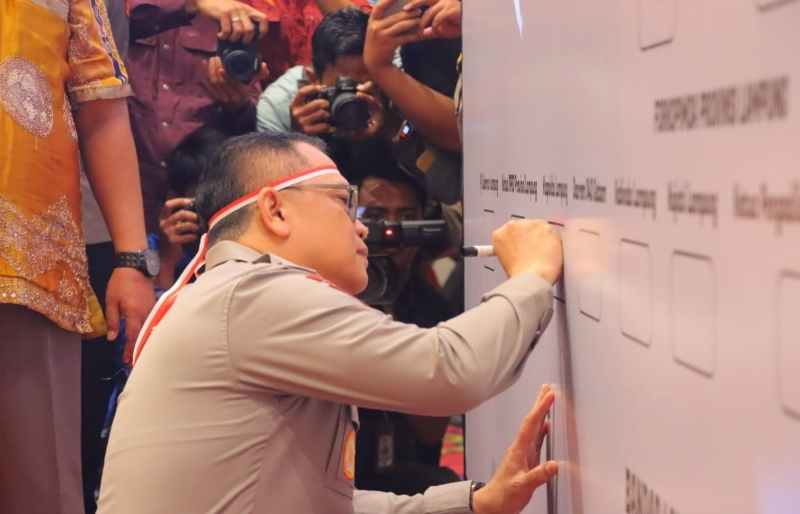 Inisiasi Deklarasi Pilkada Damai, Kapolda Lampung Gandeng 3 Pilar hingga Paslon Kepala Daerah Inisiasi Deklarasi Pilkada Damai, Kapolda Lampung Gandeng 3 Pilar hingga Paslon Kepala Daerah