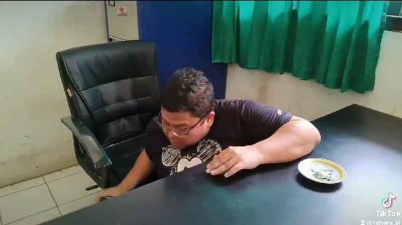 Heboh Camat Negeri Katon Kepergok Warga diduga Membawa Ribuan Benner Calon Bupati dan Wabup Heboh Camat Negeri Katon Kepergok Warga diduga Membawa Ribuan Benner Calon Bupati dan Wabup