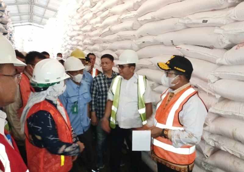 Penjabat Gubernur Lampung Tinjau Ketersediaan Pupuk untuk Jamin Produktivitas Pertanian Penjabat Gubernur Lampung Tinjau Ketersediaan Pupuk untuk Jamin Produktivitas Pertanian