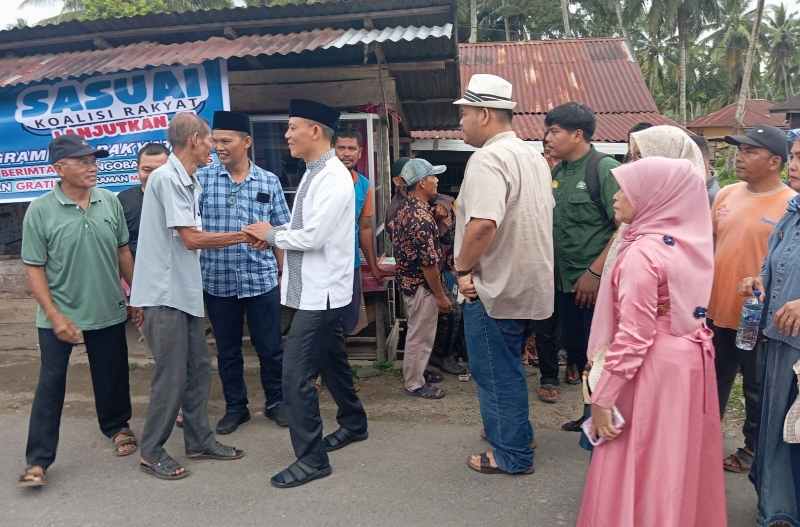 Blusukan ke Pasar Rao, Begini Gaya Calon Bupati Pasaman No Urut 3 Blusukan ke Pasar Rao, Begini Gaya Calon Bupati Pasaman No Urut 3