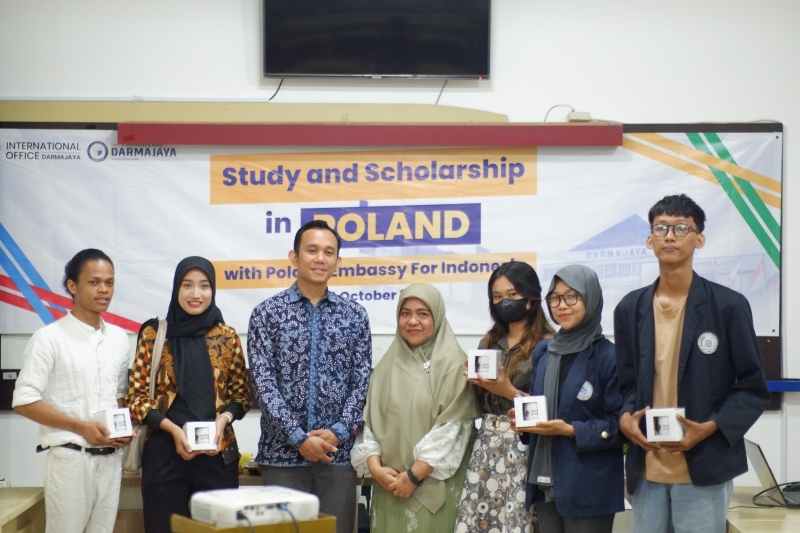 Mau Kuliah di Eropa dengan Biaya Terjangkau? Ini Rahasianya Seminar IIB Darmajaya! Mau Kuliah di Eropa dengan Biaya Terjangkau? Ini Rahasianya Seminar IIB Darmajaya!