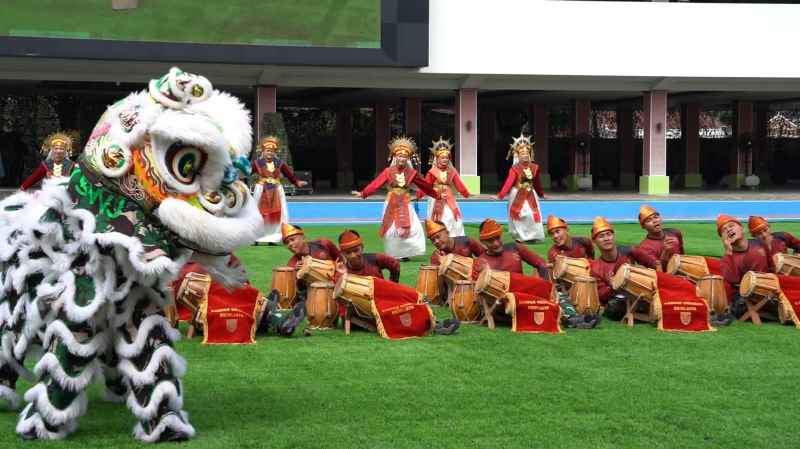 Danrem 043/Gatam Ikuti Upacara, Parade, Defile, Acara Syukuran dan Hiburan HUT Ke-79 TNI Tahun 2024 Danrem 043/Gatam Ikuti Upacara, Parade, Defile, Acara Syukuran dan Hiburan HUT Ke-79 TNI Tahun 2024