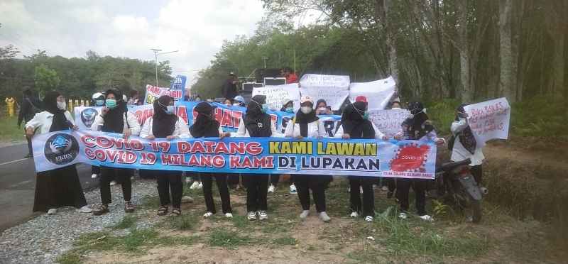 Tuntut Keadilan, Ratusan TKS Kesehatan Melakukan Orasi di Gedung DPRD Tubaba Tuntut Keadilan, Ratusan TKS Kesehatan Melakukan Orasi di Gedung DPRD Tubaba