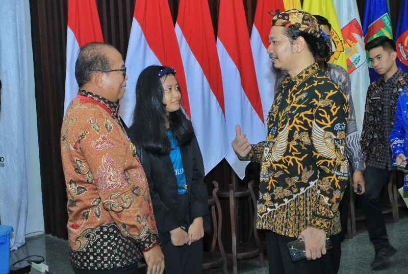 Pj Gubernur Samsudin Buka Rapat Percepatan Pengembangan Industri Gim Nasional Pj Gubernur Samsudin Buka Rapat Percepatan Pengembangan Industri Gim Nasional