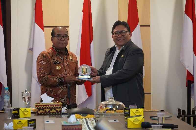 Pj Gubernur Lampung Terima Kunjungan Pimpinan Ombudsman RI dan Tim Bappenas Bahas Peningkatan Pelayanan Publik Pj Gubernur Lampung Terima Kunjungan Pimpinan Ombudsman RI dan Tim Bappenas Bahas Peningkatan Pelayanan Publik