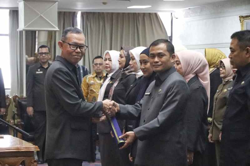 28 Pejabat Administrator dan Pengawas Dilingkungan Pemprov Lampung Dilantik 28 Pejabat Administrator dan Pengawas Dilingkungan Pemprov Lampung Dilantik