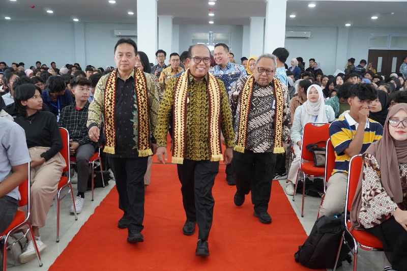 Pj. Gubernur Lampung Samsudin Buka Seminar Kependudukan dan Luncurkan Population Clock di ITERA Pj. Gubernur Lampung Samsudin Buka Seminar Kependudukan dan Luncurkan Population Clock di ITERA