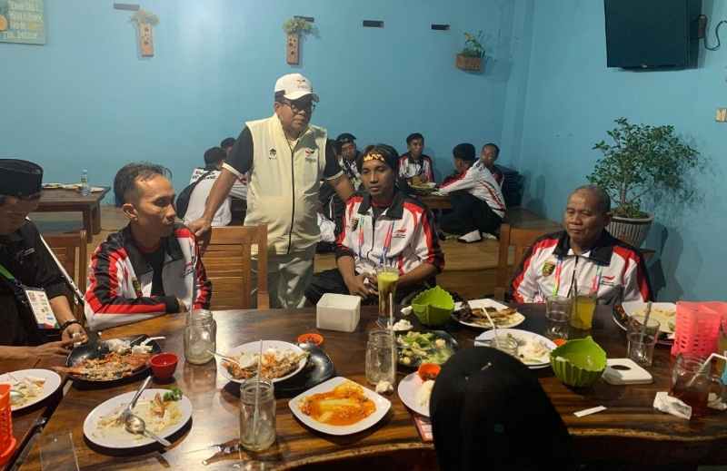 Dengan Kontingen Peparnas, Pj. Gubernur Samsudin Beri Semangat dan Motivasi untuk Tingkatkan Prestasi Dengan Kontingen Peparnas, Pj. Gubernur Samsudin Beri Semangat dan Motivasi untuk Tingkatkan Prestasi