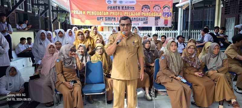 SMPN 1 Batusangkar Menggelar Panen Karya P5, Dibuka oleh Kepsek Yuhardi SMPN 1 Batusangkar Menggelar Panen Karya P5, Dibuka oleh Kepsek Yuhardi