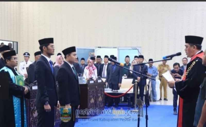 Mohammad Emil Lil Ardi Ketua DPRD Pesibar Masa Jabatan 2024-2029 Mohammad Emil Lil Ardi Ketua DPRD Pesibar Masa Jabatan 2024-2029