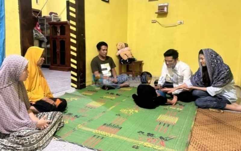Mohammad Emil Lil Ardi Kunjungi Dua Balita Yang Alami Stunting Mohammad Emil Lil Ardi Kunjungi Dua Balita Yang Alami Stunting