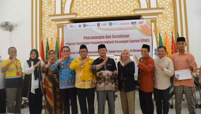 OJK Tingkatkan Literasi dan Inklusi Keuangan Syariah Melalui Pesantren OJK Tingkatkan Literasi dan Inklusi Keuangan Syariah Melalui Pesantren