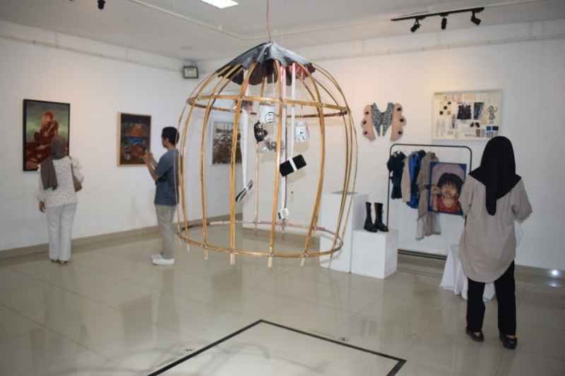 Seni Rupa Unnes Taja Pameran Guyup Rupa #11: “Lahiran” Seni Rupa Unnes Taja Pameran Guyup Rupa #11: “Lahiran”