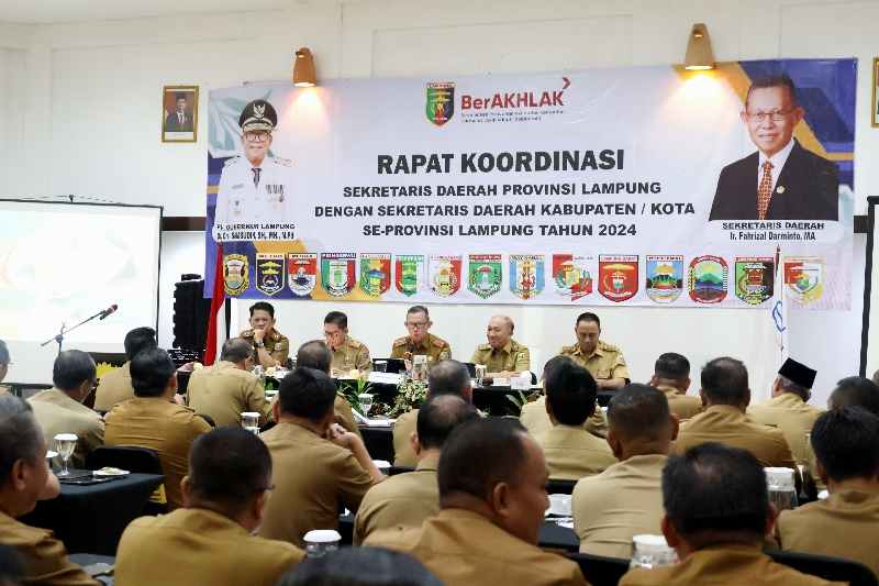 Sekdaprov Pimpin Rakor Sekda Kab/Kota se-Provinsi Lampung Upaya Percepatan Pembangunan dan Jaga Netralitas ASN Sekdaprov Pimpin Rakor Sekda Kab/Kota se-Provinsi Lampung Upaya Percepatan Pembangunan dan Jaga Netralitas ASN