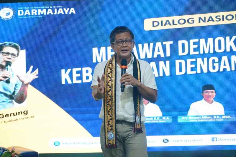 Dialog Nasional Bersama Rocky Gerung, Mahasiswa Lampung Diajak Jadi Pemimpin Masa Depan! Dialog Nasional Bersama Rocky Gerung, Mahasiswa Lampung Diajak Jadi Pemimpin Masa Depan!