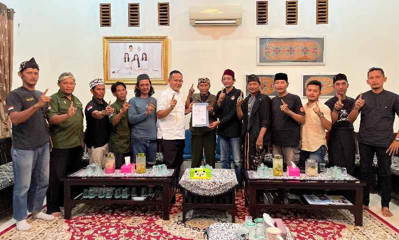 Pelestari TOSAN Aji PANJISEWU Serahkan Dukungan ke Fauzi – Laras Pelestari TOSAN Aji PANJISEWU Serahkan Dukungan ke Fauzi – Laras