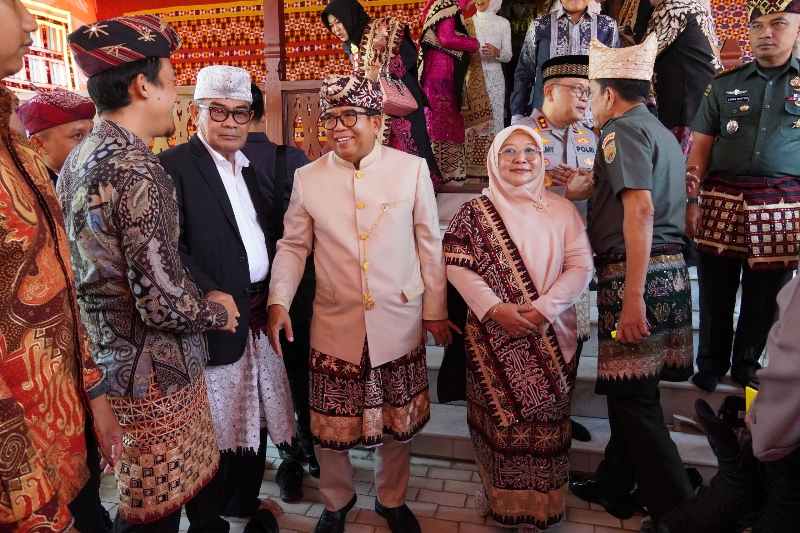 Pj Gubernur Lampung Hadiri Upacara Adat Angkon Anak, Meneguhkan Nilai Persaudaraan dan Pelestarian Budaya Pj Gubernur Lampung Hadiri Upacara Adat Angkon Anak, Meneguhkan Nilai Persaudaraan dan Pelestarian Budaya