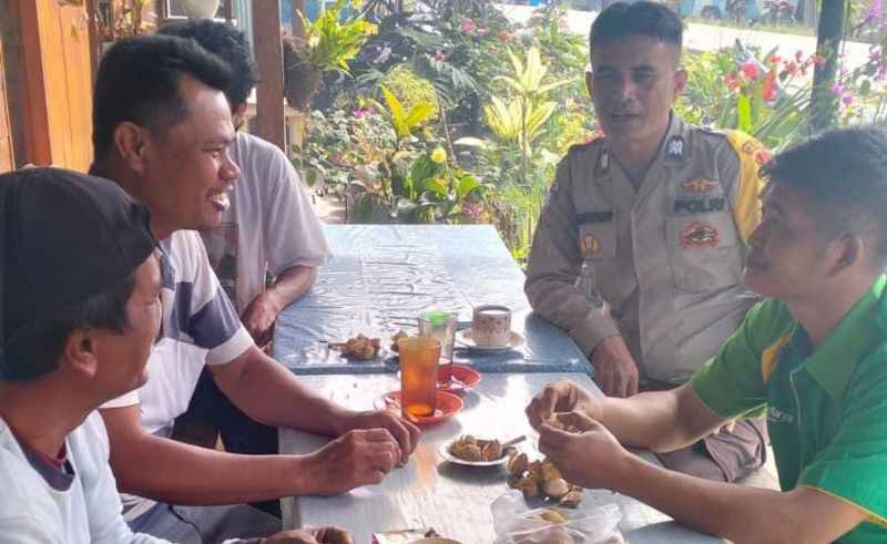 Bhabinkamtibmas Polsek Dolok Pardamean Sosialisasikan Bahaya Narkoba dan Judi Online Bhabinkamtibmas Polsek Dolok Pardamean Sosialisasikan Bahaya Narkoba dan Judi Online