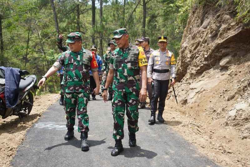 Wasev TMMD Reg-122 Tahun 2024, Danrem 071/Wijayakusuma Dampingi Waaster Panglima TNI Wasev TMMD Reg-122 Tahun 2024, Danrem 071/Wijayakusuma Dampingi Waaster Panglima TNI