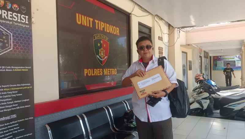 Uncu Wenda Laporkan Dugaan Korupsi Hibah Pemkot Metro Uncu Wenda Laporkan Dugaan Korupsi Hibah Pemkot Metro