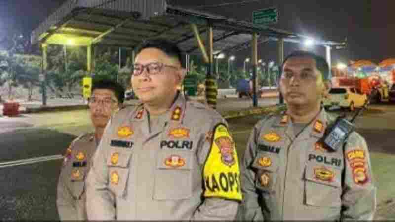 Polres Lamsel Perketat Pelabuhan Bakauheni Jelang Pelantikan Presiden dan Wakil Polres Lamsel Perketat Pelabuhan Bakauheni Jelang Pelantikan Presiden dan Wakil
