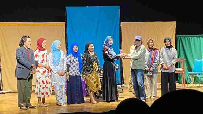 Teater Satu Lampung Kolaborasi Pusbalin Bahasa dan Sastra Usung Tokoh Sastra Indonesia Ke Panggung Teater Teater Satu Lampung Kolaborasi Pusbalin Bahasa dan Sastra Usung Tokoh Sastra Indonesia Ke Panggung Teater