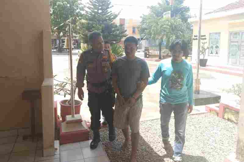 Ngaku Sebagai Intel Korem, Pria ini Peras Warga Berujung Ditangkap Polisi Ngaku Sebagai Intel Korem, Pria ini Peras Warga Berujung Ditangkap Polisi