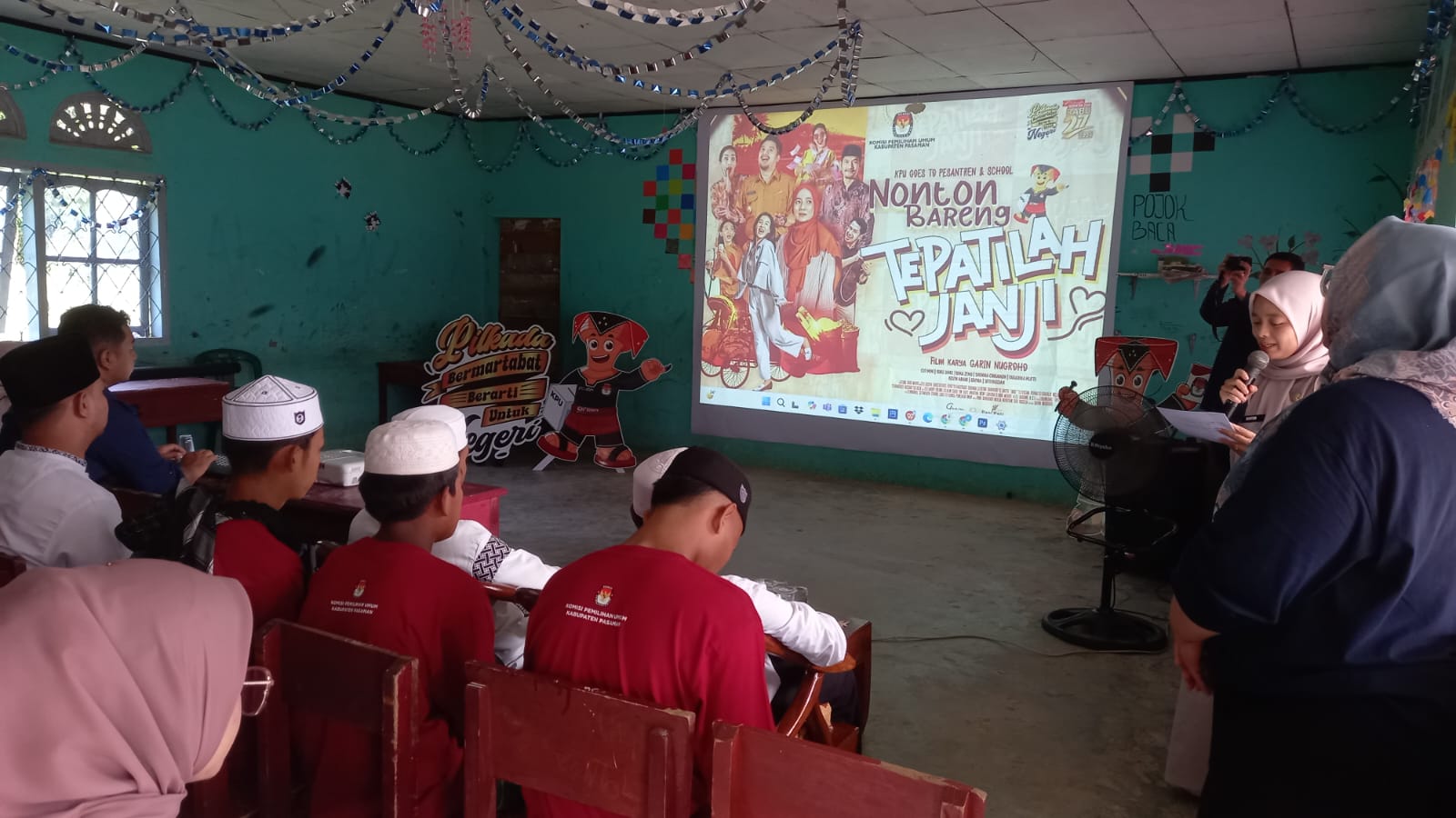 Gelar Nobar Tepatilah Janji, KPU Pasaman Sosialisasikan Pilkada 2024 Gelar Nobar Tepatilah Janji, KPU Pasaman Sosialisasikan Pilkada 2024