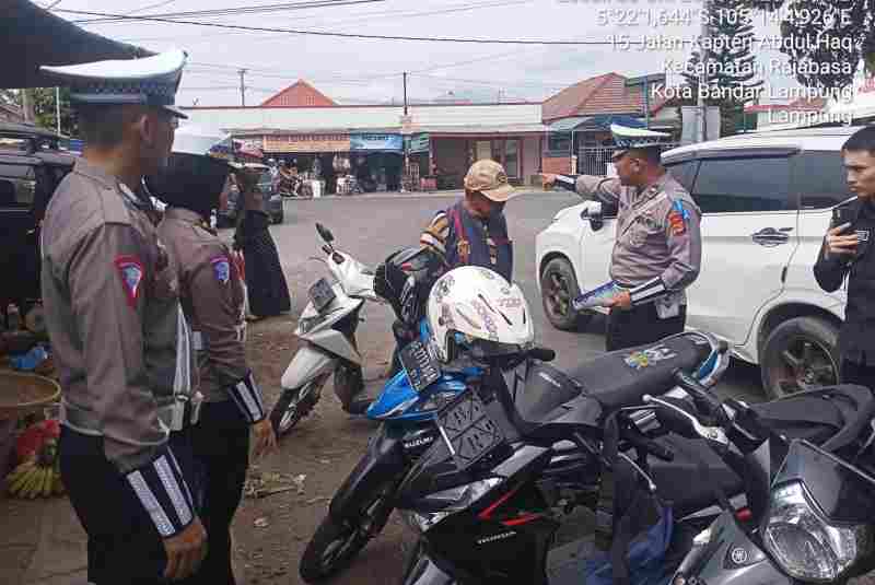 Penertiban Parkir Kendaraan Disepanjang Jalan Pasar Rajabasa, Sasaran Utama Ops Zebra Krakatau Penertiban Parkir Kendaraan Disepanjang Jalan Pasar Rajabasa, Sasaran Utama Ops Zebra Krakatau