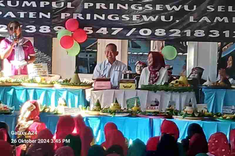 42 Tumpeng Meriahkan Hari Ulang Tahun Dr. Fauzi Calon Bupati Pringsewu 42 Tumpeng Meriahkan Hari Ulang Tahun Dr. Fauzi Calon Bupati Pringsewu