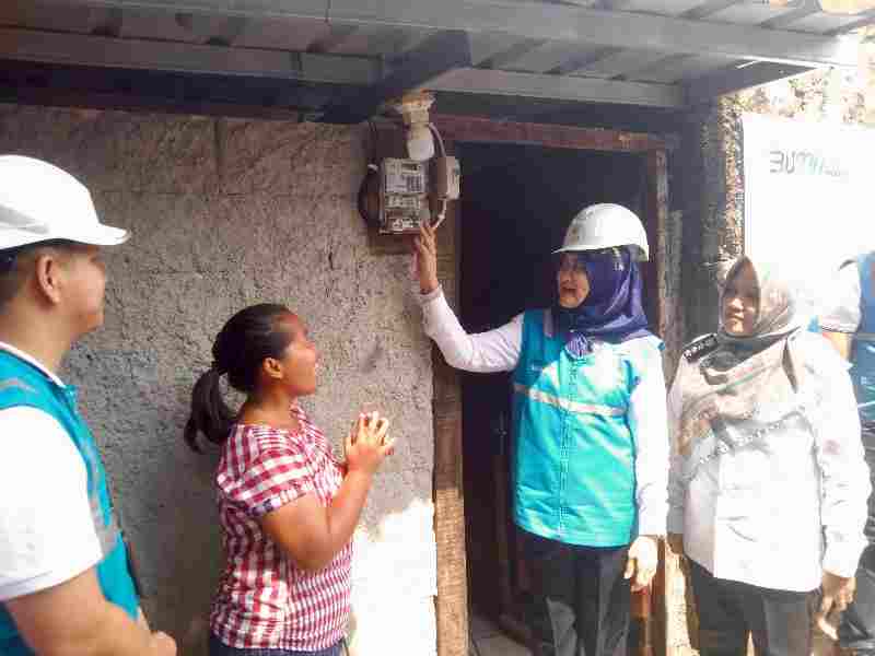 Sambut HLN Ke-79, Donasi Insan PLN Terangi 3.725 Keluarga se-Indonesia Sambut HLN Ke-79, Donasi Insan PLN Terangi 3.725 Keluarga se-Indonesia