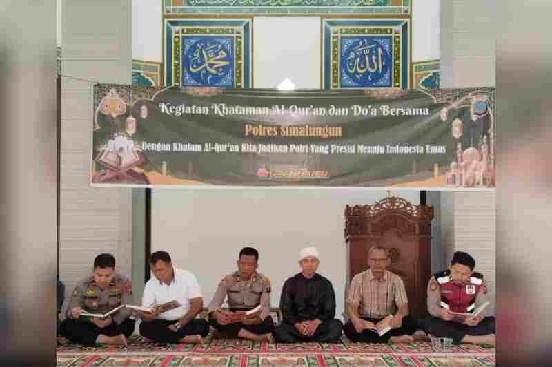 Polres Simalungun Gelar Khataman Al-Quran, Tingkatkan Keimanan dan Spiritualitas Personel Polres Simalungun Gelar Khataman Al-Quran, Tingkatkan Keimanan dan Spiritualitas Personel
