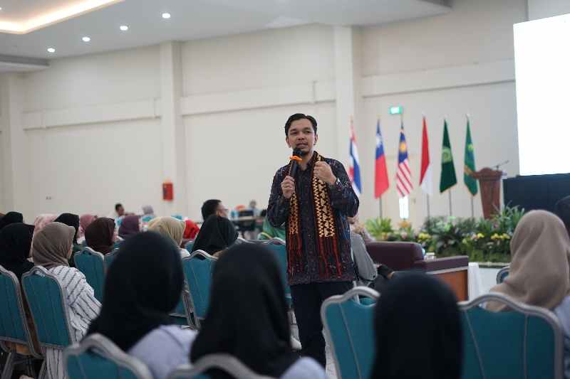 Zein Permana Ajak Mahasiswa UIN RIL Kelola Emosi dan Kesehatan Mental dengan Bijak Zein Permana Ajak Mahasiswa UIN RIL Kelola Emosi dan Kesehatan Mental dengan Bijak