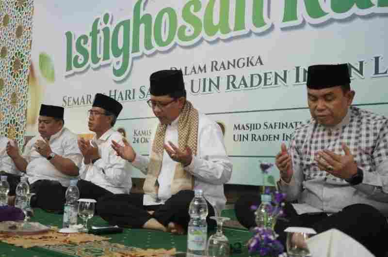 UIN Raden Intan Lampung Gelar Istighosah Kubro Peringati Hari Santri UIN Raden Intan Lampung Gelar Istighosah Kubro Peringati Hari Santri