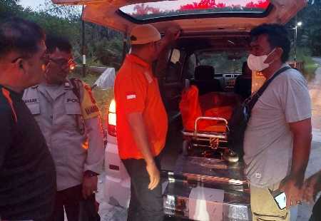 Tim INAFIS Polres Simalungun Lakukan Olah TKP Penemuan Mayat di Sungai Aek Boluk Tim INAFIS Polres Simalungun Lakukan Olah TKP Penemuan Mayat di Sungai Aek Boluk