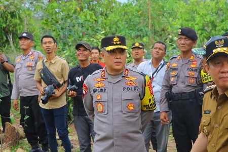 Tinjau Lokasi Bencana Angin Kencang di Sukoharjo Pringsewu, Kapolda Berikan Tali Asih Tinjau Lokasi Bencana Angin Kencang di Sukoharjo Pringsewu, Kapolda Berikan Tali Asih