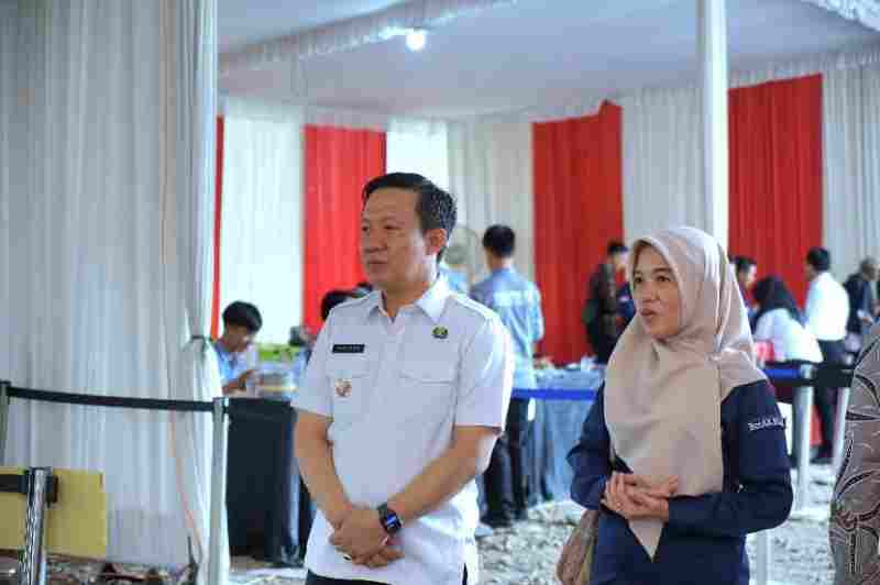 Pj Bupati Marindo Pantau Tes Seleksi CPNS 2024 Pj Bupati Marindo Pantau Tes Seleksi CPNS 2024