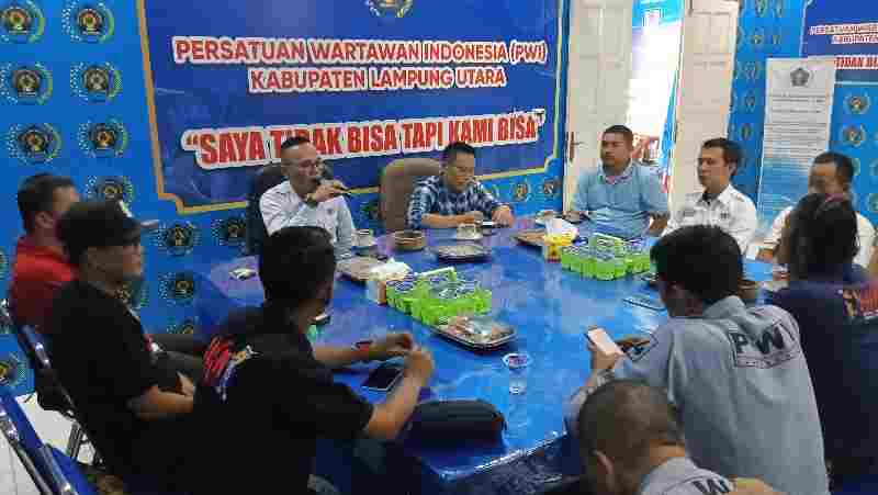 Iptu. Andi Meiriza Putra, bersama Anggota Kunjungi PWI Lampung Utara Iptu. Andi Meiriza Putra, bersama Anggota Kunjungi PWI Lampung Utara