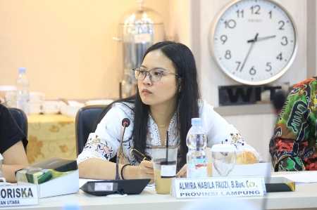 Almira Nabila Fauzi Kawal Gebrakan Presiden Hapus Utang Petani, Nelayan dan UMKM Almira Nabila Fauzi Kawal Gebrakan Presiden Hapus Utang Petani, Nelayan dan UMKM