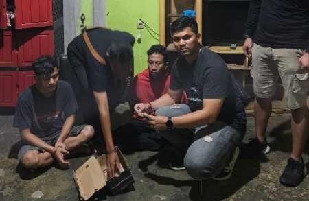 Polres Simalungun Tangkap Tiga Bandar Narkoba di Kampung Jawa, Amankan Puluhan Butir Pil Ekstasi Polres Simalungun Tangkap Tiga Bandar Narkoba di Kampung Jawa, Amankan Puluhan Butir Pil Ekstasi