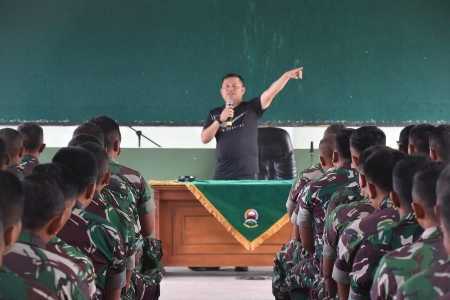 Lepas Prajurit Tugas di Satkowil, Danrem Wijayakusuma “Jaga Nama Baik dan Rubah Mindset” Lepas Prajurit Tugas di Satkowil, Danrem Wijayakusuma “Jaga Nama Baik dan Rubah Mindset”