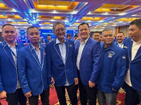 Aries Sandi Titip “Surat Cinta” ke Menko Infrastruktur Pembangunan Wilayah dan Menteri PU Aries Sandi Titip “Surat Cinta” ke Menko Infrastruktur Pembangunan Wilayah dan Menteri PU