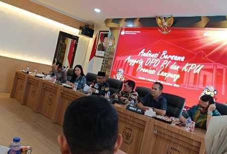 Senator Asal Lampung Menyambangi KPU Provinsi, Siap Mengawal Kedaulatan Rakyat Senator Asal Lampung Menyambangi KPU Provinsi, Siap Mengawal Kedaulatan Rakyat