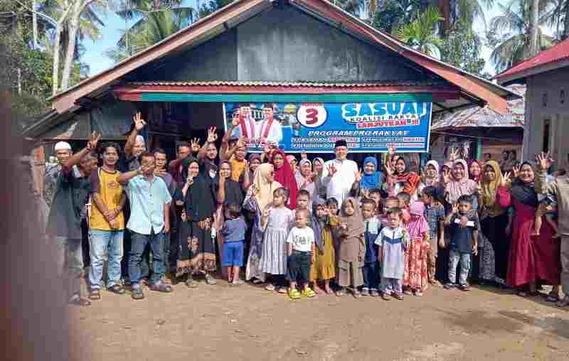 Pasangan Sasuai Idolaku, Calon Bupati Sabar AS Dijamu Ibu-ibu Wirid Yasin Pasangan Sasuai Idolaku, Calon Bupati Sabar AS Dijamu Ibu-ibu Wirid Yasin