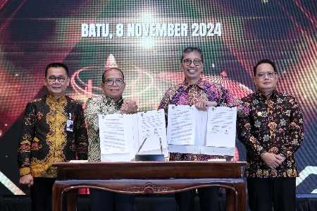 Pj. Gubernur Samsudin Tandatangani Shareholder Agreement antara Pemprov Lampung dengan PT. Bank Jatim Pj. Gubernur Samsudin Tandatangani Shareholder Agreement antara Pemprov Lampung dengan PT. Bank Jatim