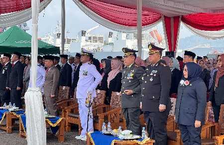 Dandim 0410/KBL Hadiri Upacara dan Tabur Bunga, Peringati Hari Pahlawan 2024 Dandim 0410/KBL Hadiri Upacara dan Tabur Bunga, Peringati Hari Pahlawan 2024